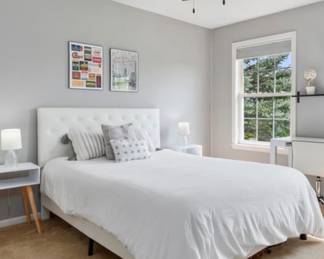 Tuffted Upholstered Platform Bed - Queen