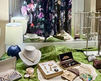 Jewelry! Brooches, Necklaces, Rings, Bracelets, Watches
