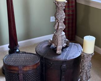 Woven Mesh Storage Bin Ornate Pillars Decor