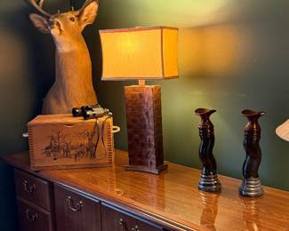 Credenza White Tail Mount