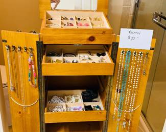 Jewelry! Brooches, Necklaces, Rings, Bracelets, Watches