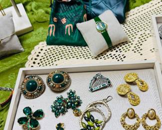 Jewelry! Brooches, Necklaces, Rings, Bracelets, Watches