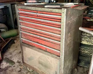 60's tool box, needs cleaning