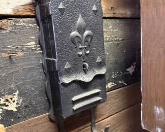 Antique mail mailbox