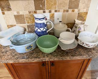 Vintage bowls and casserole dishes