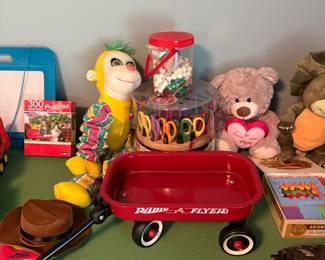 NIB craft scissor set, miniature radio flyer wagon