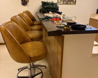 Set of four leather bar chairs in excellent condition
