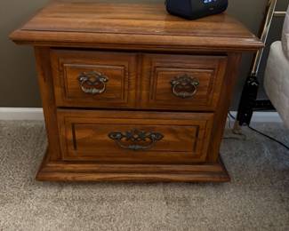 Vintage Thomasville end table (part of a larger set)