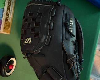 Mizuno Youth Baseball glove