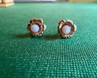 Gold and Pearl small stud earrings