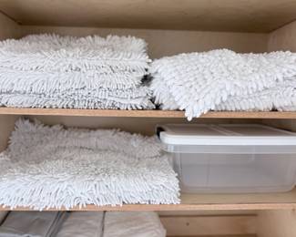 White bath rugs + storage bin. $20