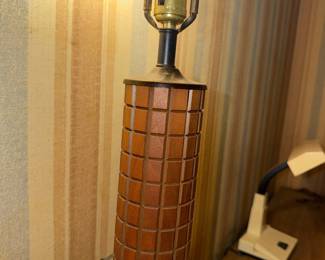 Gruvwood Midmod table lamp