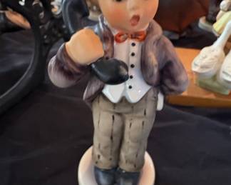 Goebel Hummel Figurine 'Hello'