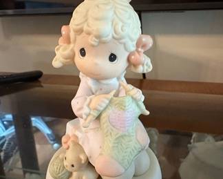 Precious Moments My Love Will Keep You Warm Figurine 272957