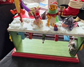 Hallmark 2006 Winnie the Pooh "Pooh Bells" Musical Christmas Decoration