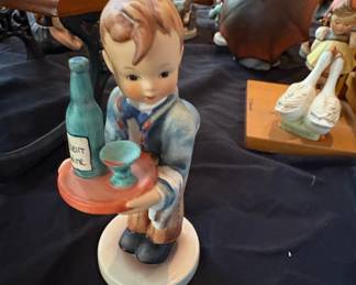 Goebel Hummel Figurine 'Waiter'