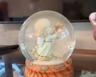 Precious Moments Joy To The World Snow Globe