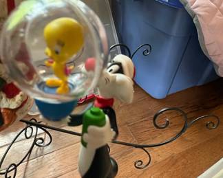Hallmark Keepsake "Bubble Bath" Sylvester and Tweety Ornament 2003