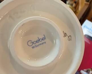 Goebel Hummel Figurine 'Hello'