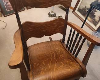 ANTIQUE SOLID OAK SPINDLE ROCKING CHAIR $350.00
