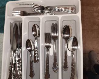 8 place settings Satinique Oneida Flatware