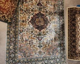 silk asian rug approx. 6' x 4'