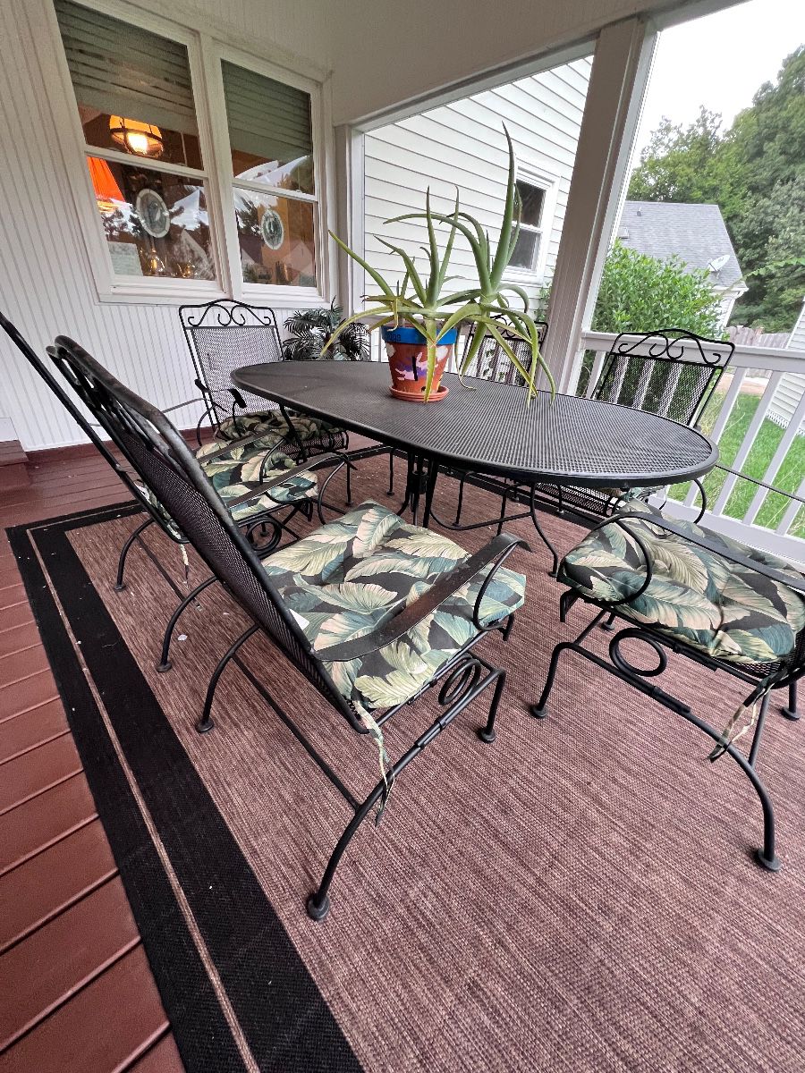 Items offered at the completed estate sale in Chesapeake, photograph 3