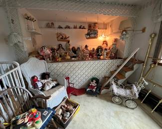 Yep, that is a custom doll stage