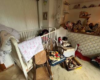 Crib and more dolls