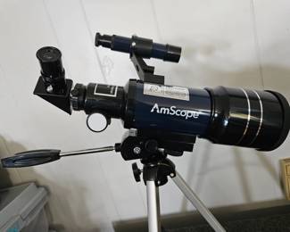AmScope Refractor Telescope second image