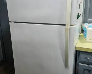 Kenmore TopFreezer Refrigerator