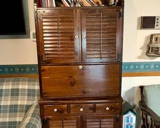 Ethan Allen Old Tavern hutch