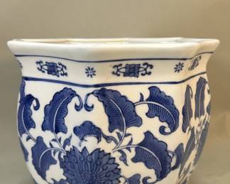 Lot 172  Chinoiserie blue and white porcelain planter