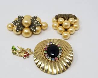 Lot 277  Vintage costume jewelry