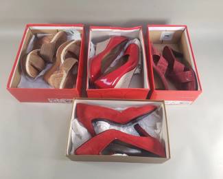 Lot 306  Group of womens shoes
