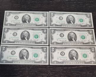 Lot 394h  1976 $2 bills sequential serial numbers