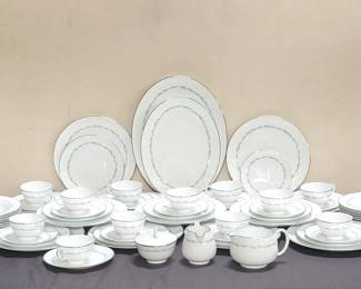 Lot 316  Noritake dinnerware