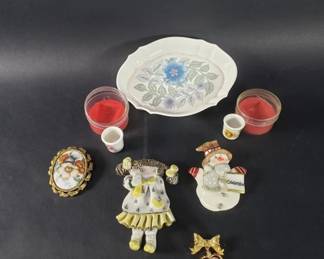 Lot 292  Ceramic brooches and thimble, wedgewood pin and