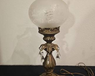 Lot 490h  Vintage brass parlorstyle hurricane table lamp