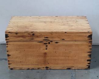 Lot 492  Vintage pine storage box