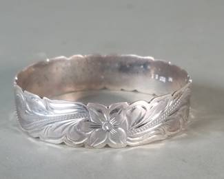 129  Lot 536  Sterling silver bracelet with engraved floral