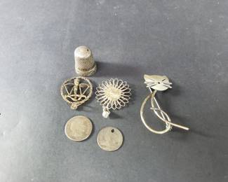 Lot 149  Vintage silver jewelry, cat brooch, thimble,