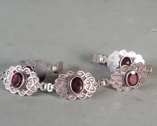 061  Lot 542  Sterling silver and garnet bracelet