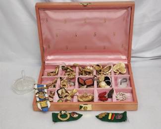 Lot 300h  Vintage costume jewelry in pink jewelry box