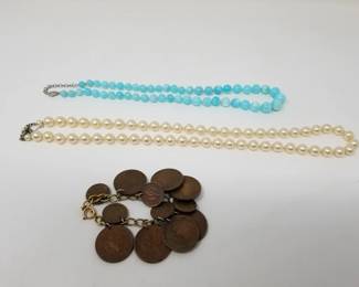119  Lot 643  Handknotted Larimar stones with sterling clasp