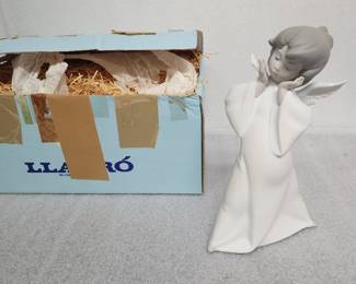 058  Lot 314h  Vintage Lladro porcelain sculpture made in Spain