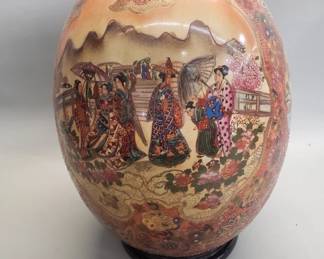 Lot 419  Vintage hand painted Japanese Satsuma style