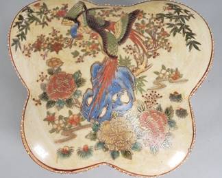 Lot 362  Satsuma style porcelain trinket box