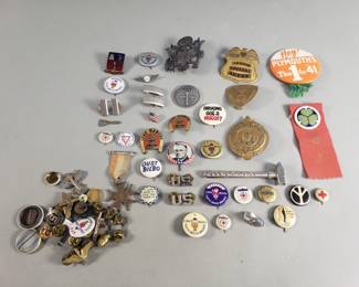Lot 577  Vintage pin buttons, U.S. military pins, etc