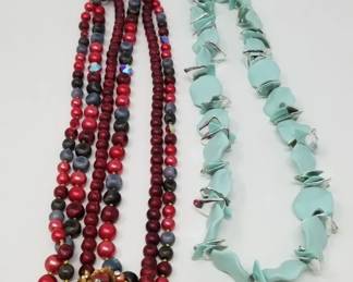 Lot 275  Vintage beaded costume jewelry